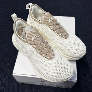 NWT APL Zipline ivory/sandstone/ribbed size 7.5 women’s